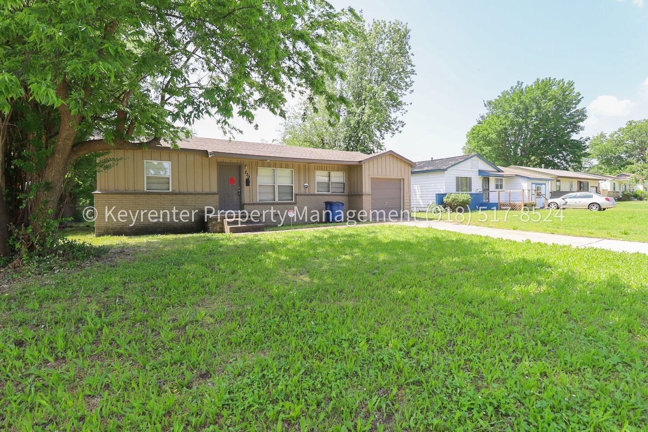 230 E 51st Pl N - Photo 3 of 24