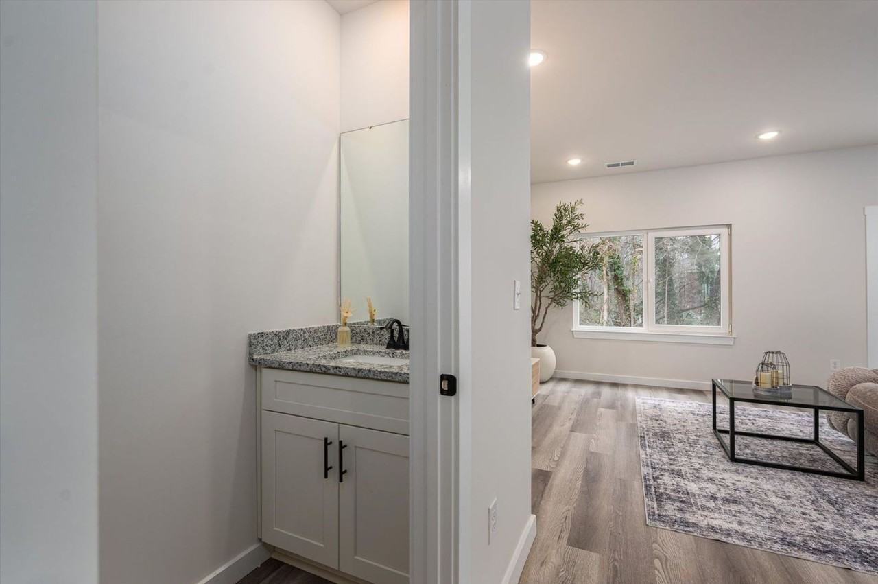 409 E 20th St #11 - Photo 6 of 14