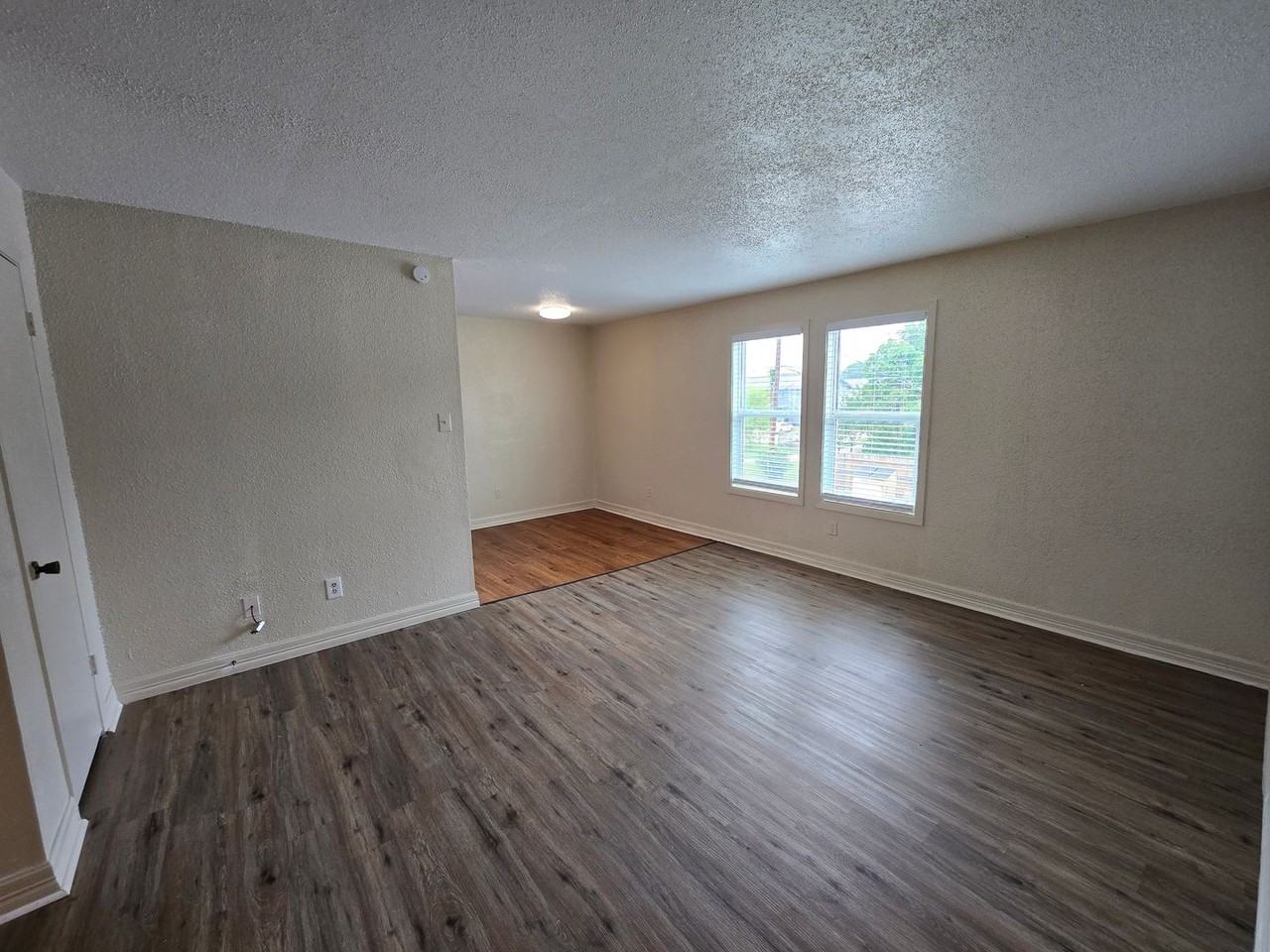 4200 Boyett St Apt D - Photo 3 of 6