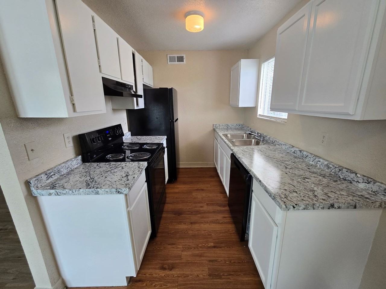 4200 Boyett St Apt D - Photo 5 of 6