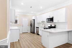 featured image of 806 S 56th St #1