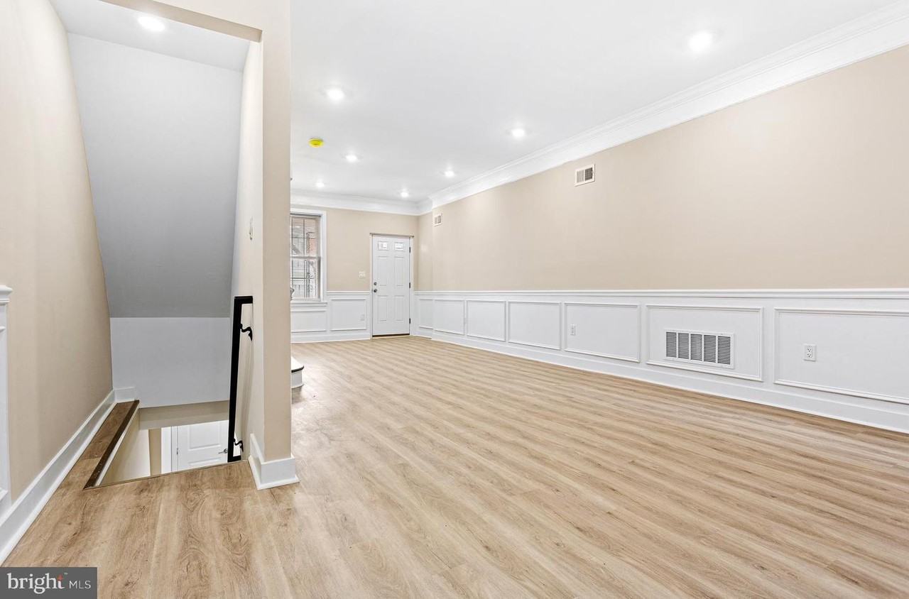 806 S 56th St #1 - Photo 4 of 16