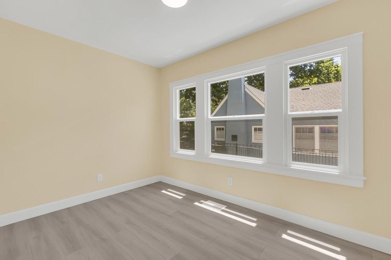 2114 23rd St #2 - Photo 3 of 34