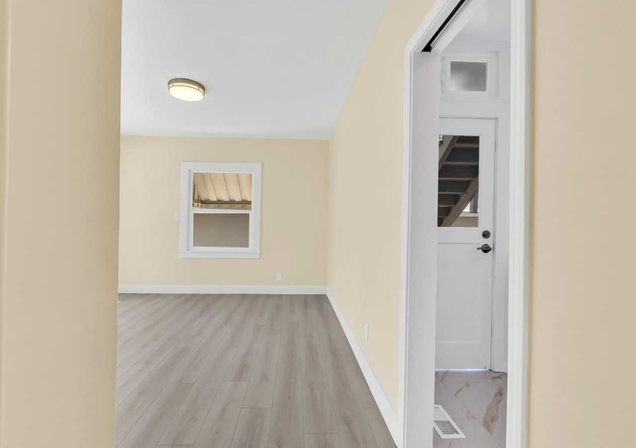 2114 23rd St #2 - Photo 7 of 34