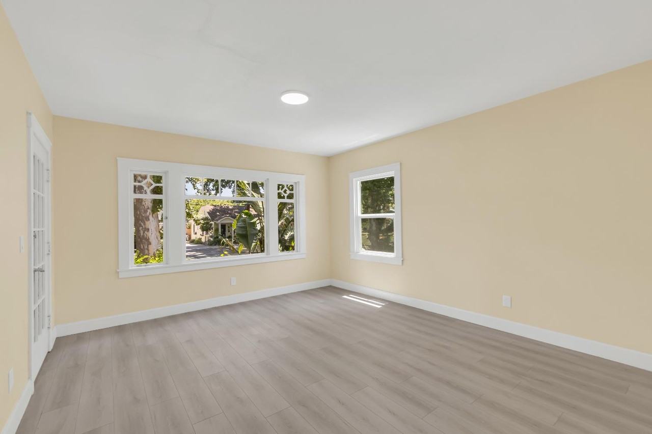2114 23rd St #4 - Photo 5 of 34