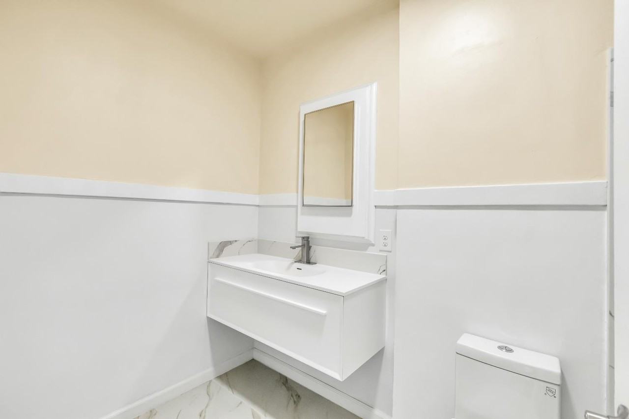 2114 23rd St #4 - Photo 7 of 34