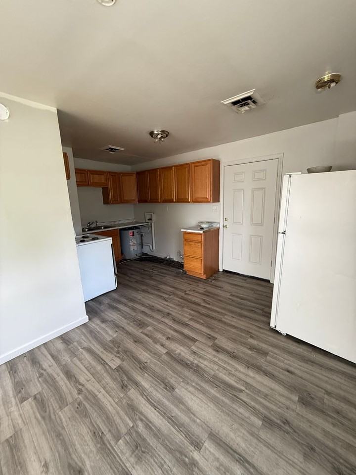 1 Dora Dr - Photo 3 of 7