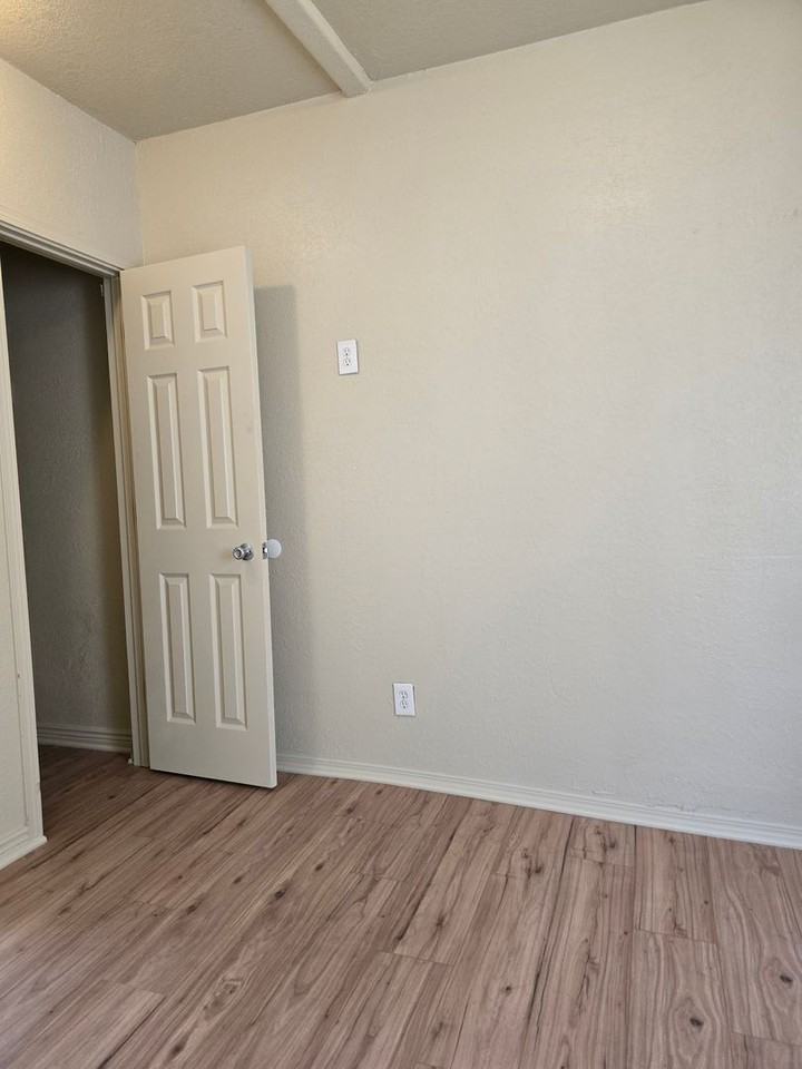 1206 Glenarm St - Photo 6 of 19