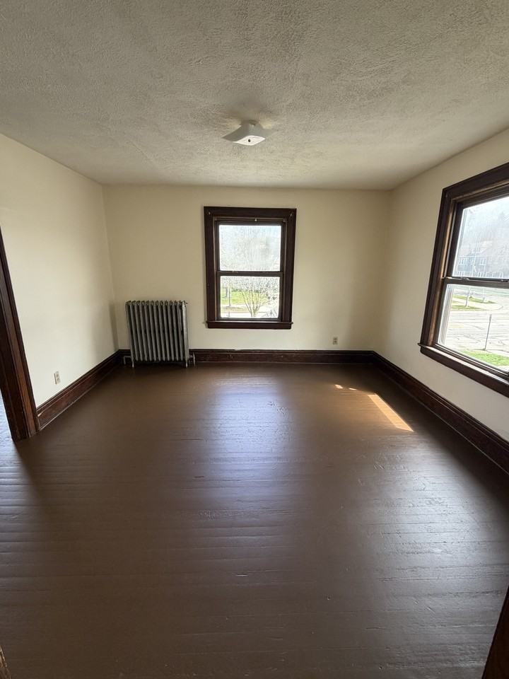 987 Dewey Ave #989 - Photo 7 of 13