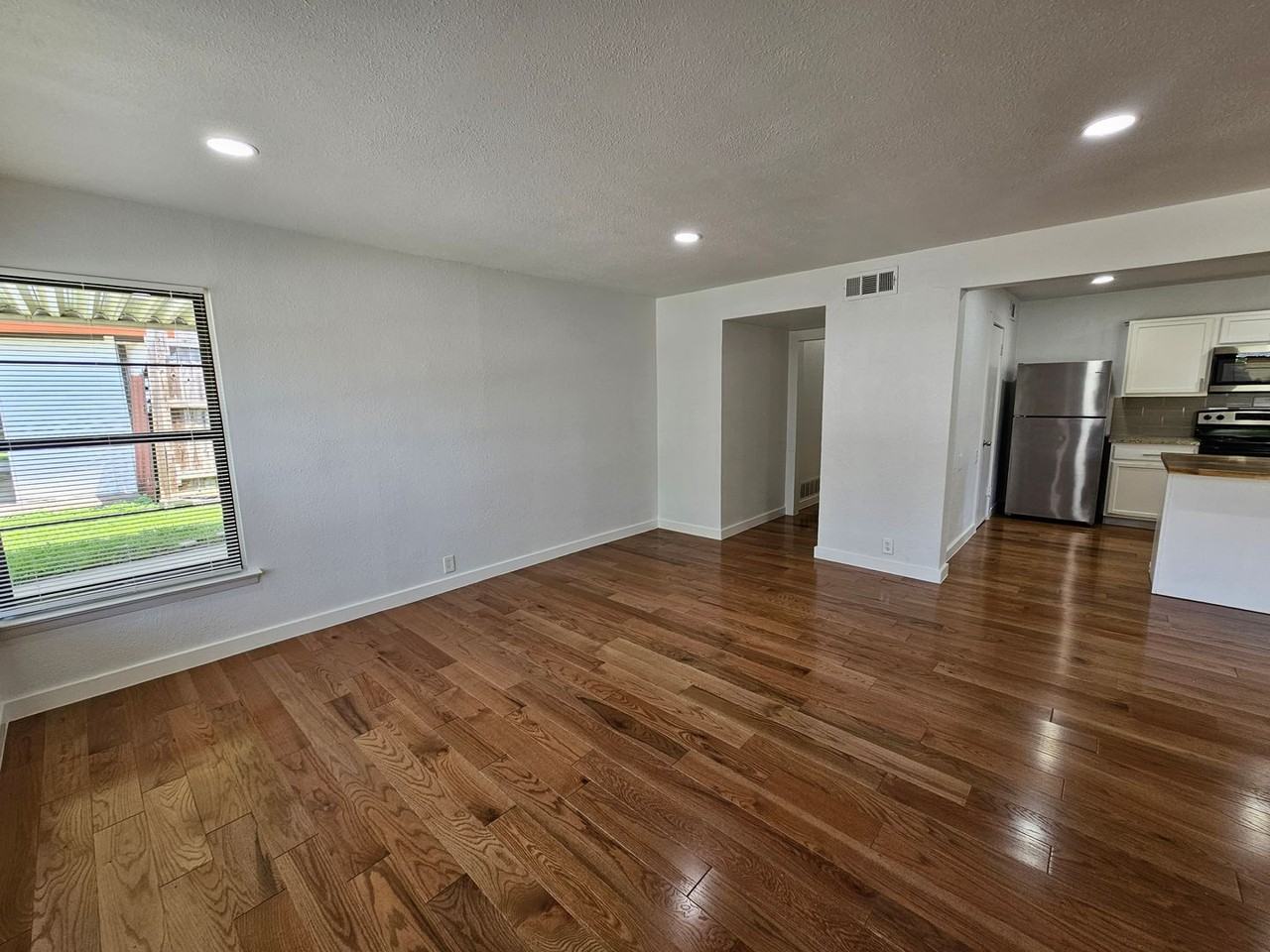 2402 Housley Dr - Photo 5 of 30