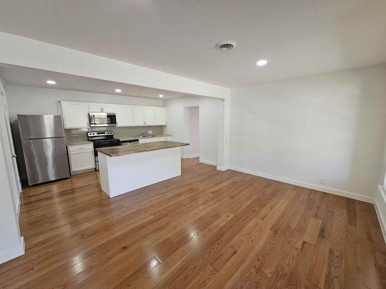 2402 Housley Dr - Photo 6 of 30