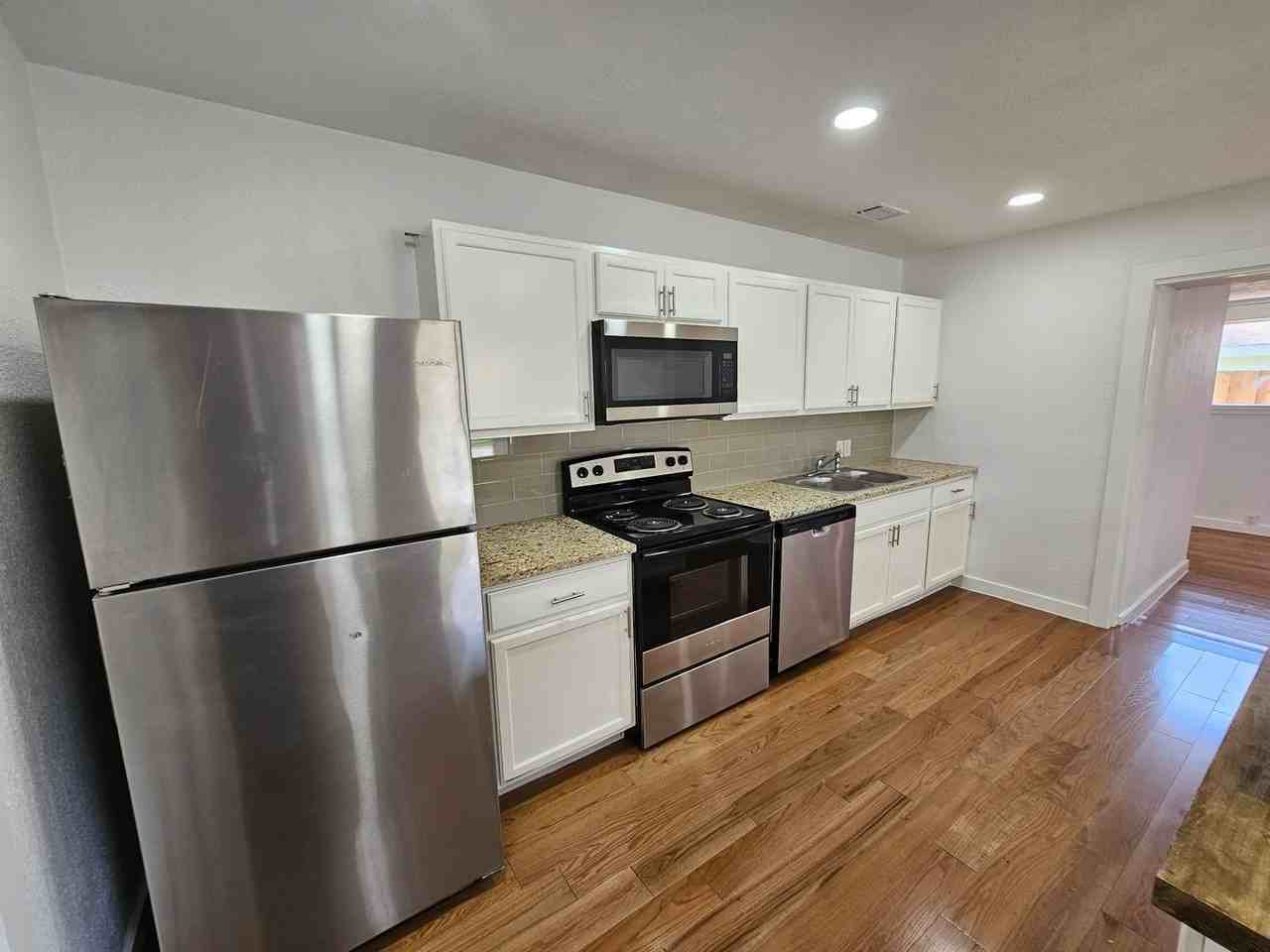 2402 Housley Dr - Photo 2 of 30