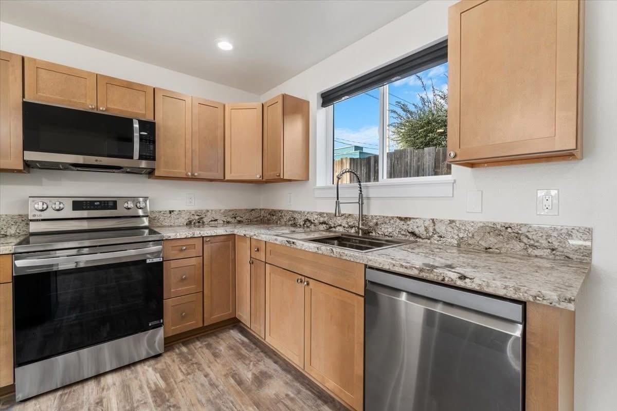 511 775 E Street - A #A - Photo 2 of 26