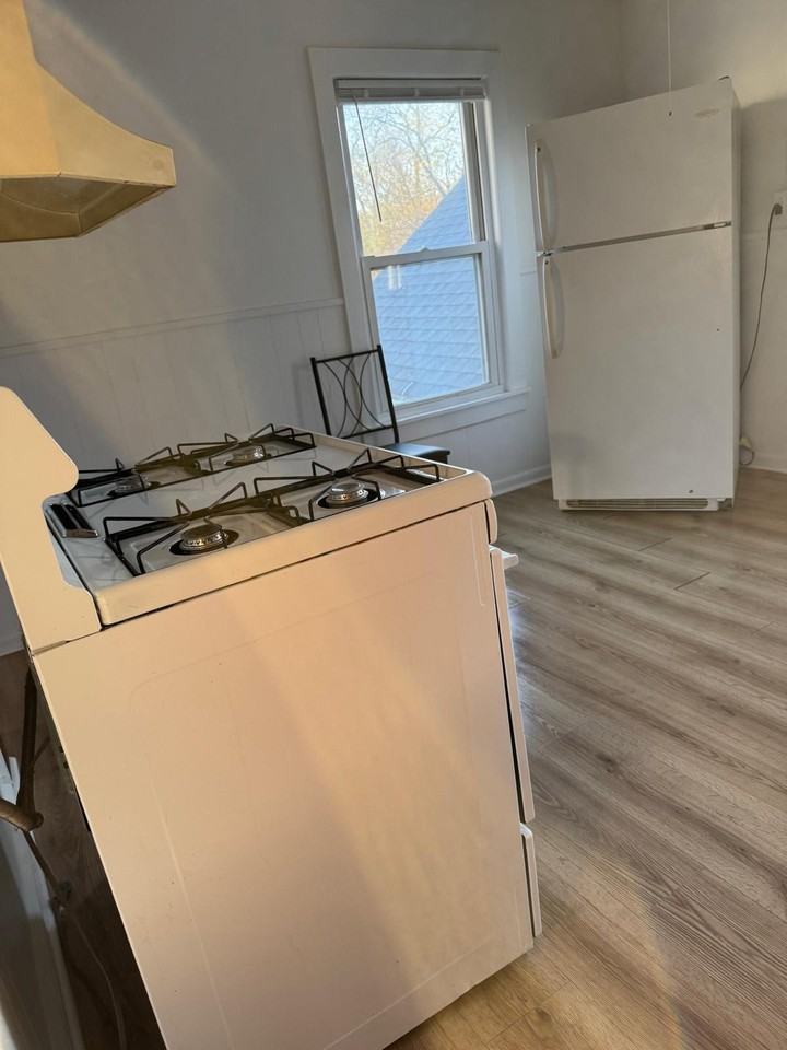 323 Lenox Ave #2 - Photo 3 of 6