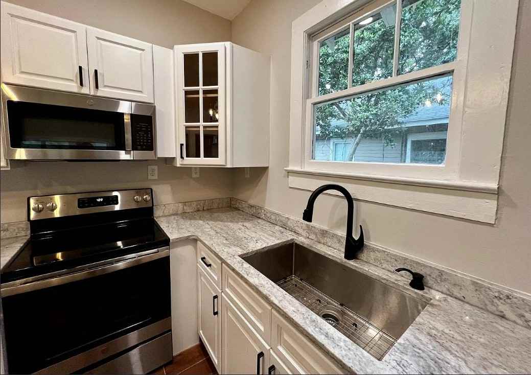 209 S Fulton St #1 - Photo 7 of 22