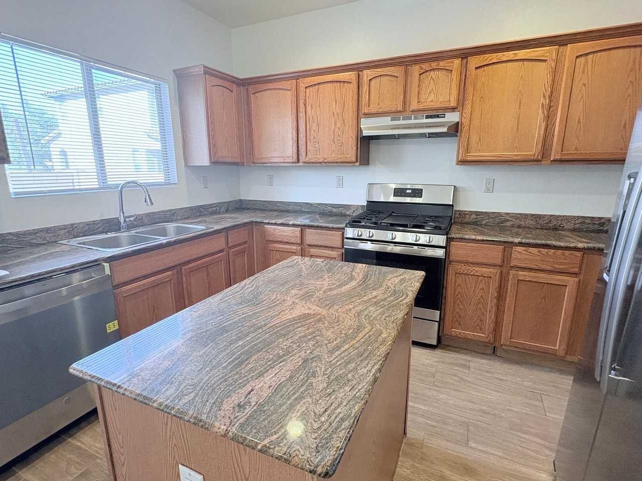 1680 W Green Thicket Way - Photo 6 of 35