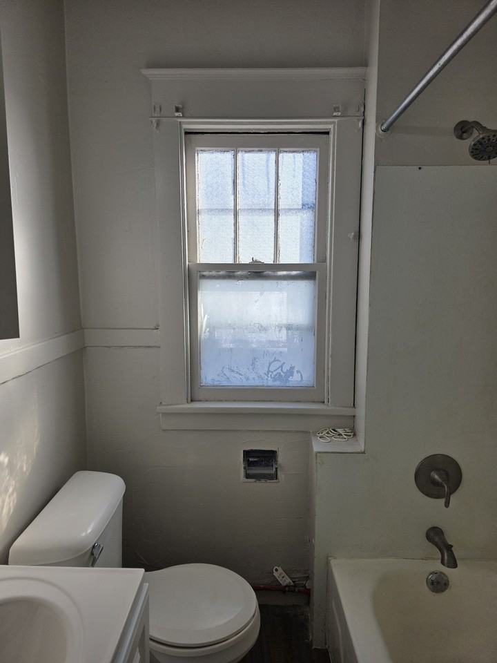 265 Lisbon Ave #2 - Photo 3 of 11