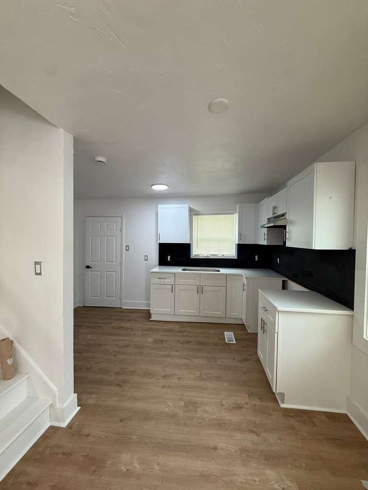 124 E Northrup Dr #1 - Photo 2 of 11