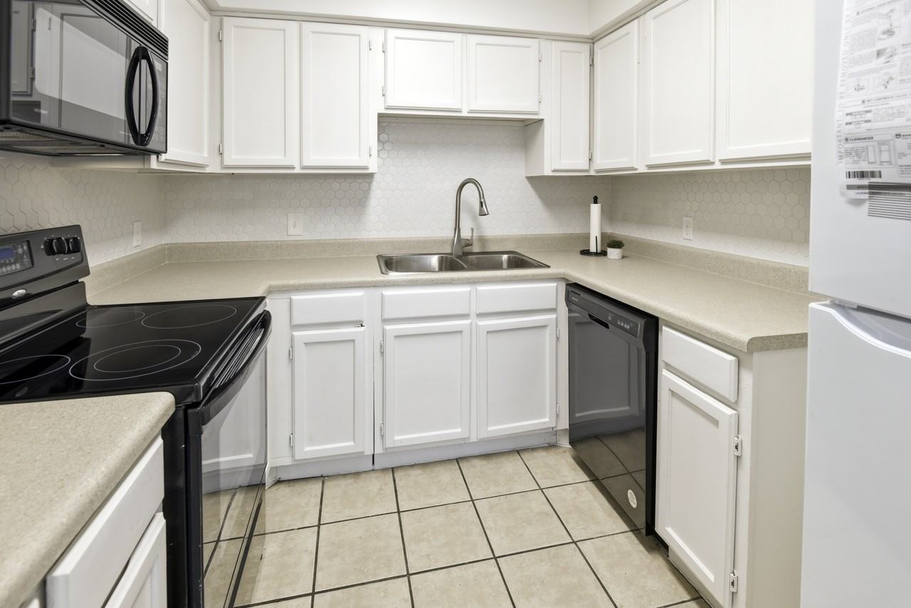 3324 Green Ridge St #1 - Photo 7 of 18