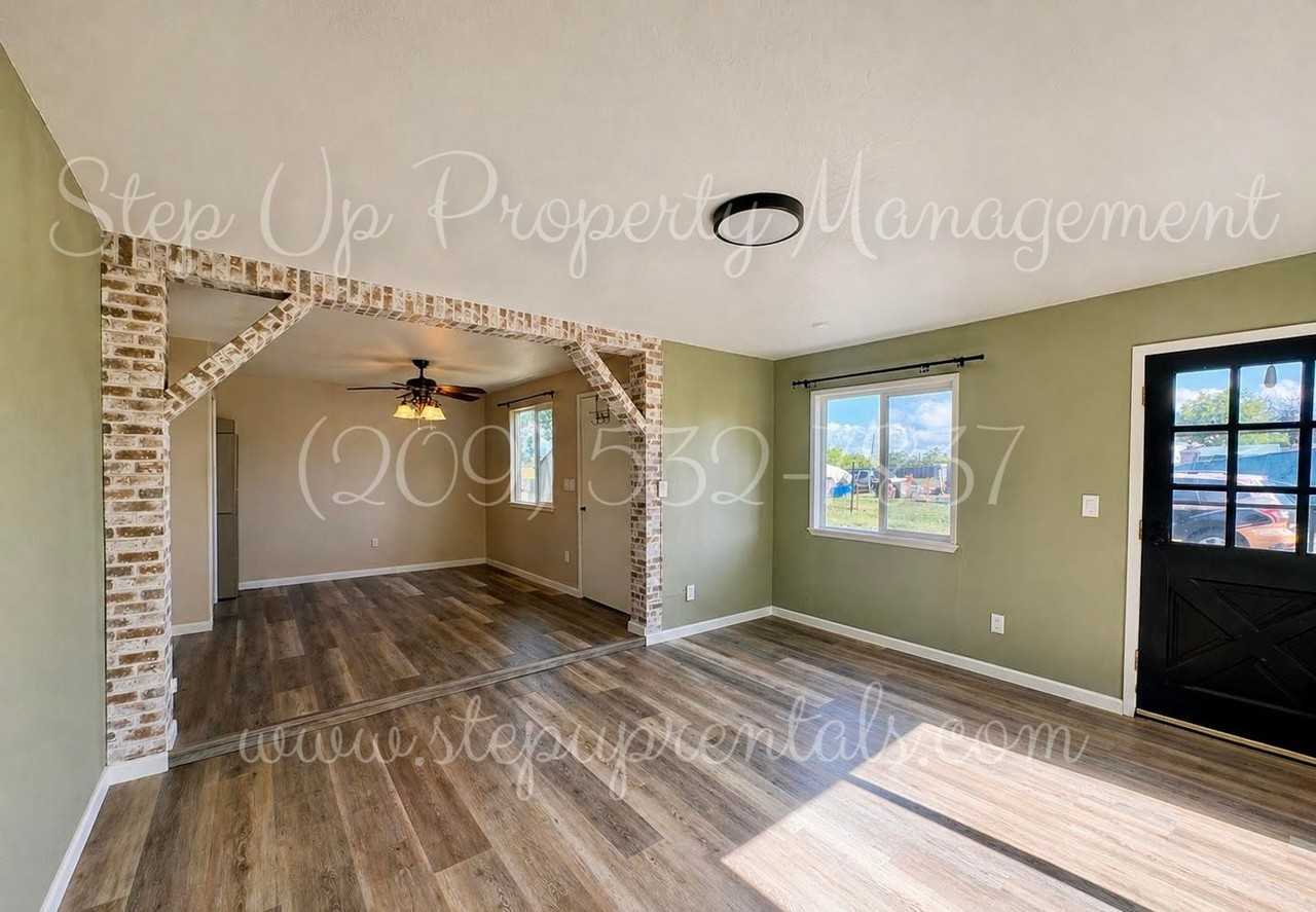 9885 9885 Maiden Ln - Photo 3 of 16