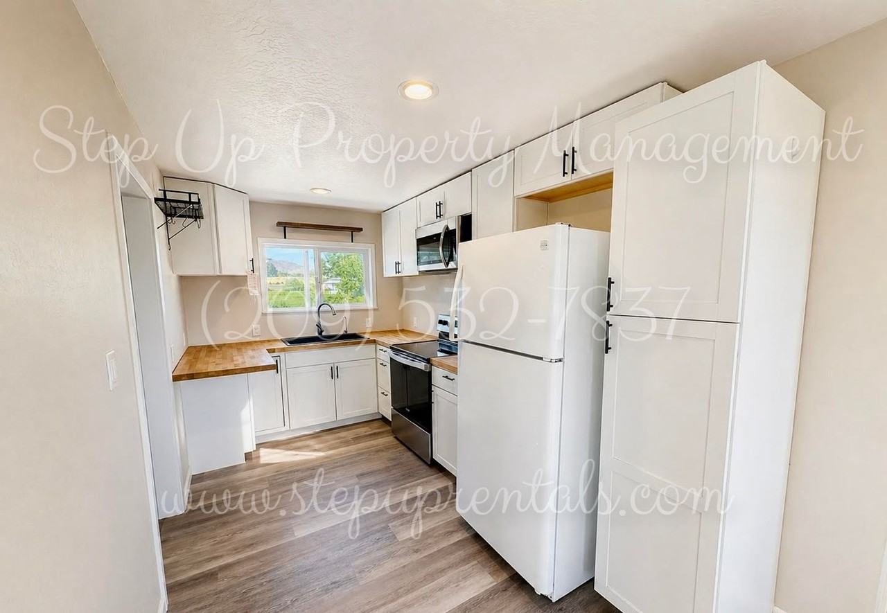 9885 9885 Maiden Ln - Photo 6 of 16