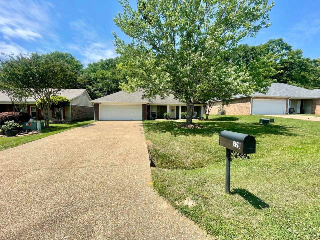 229 Holmar Dr - Photo 2 of 8