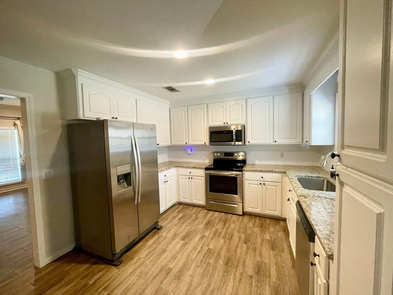 229 Holmar Dr - Photo 4 of 8