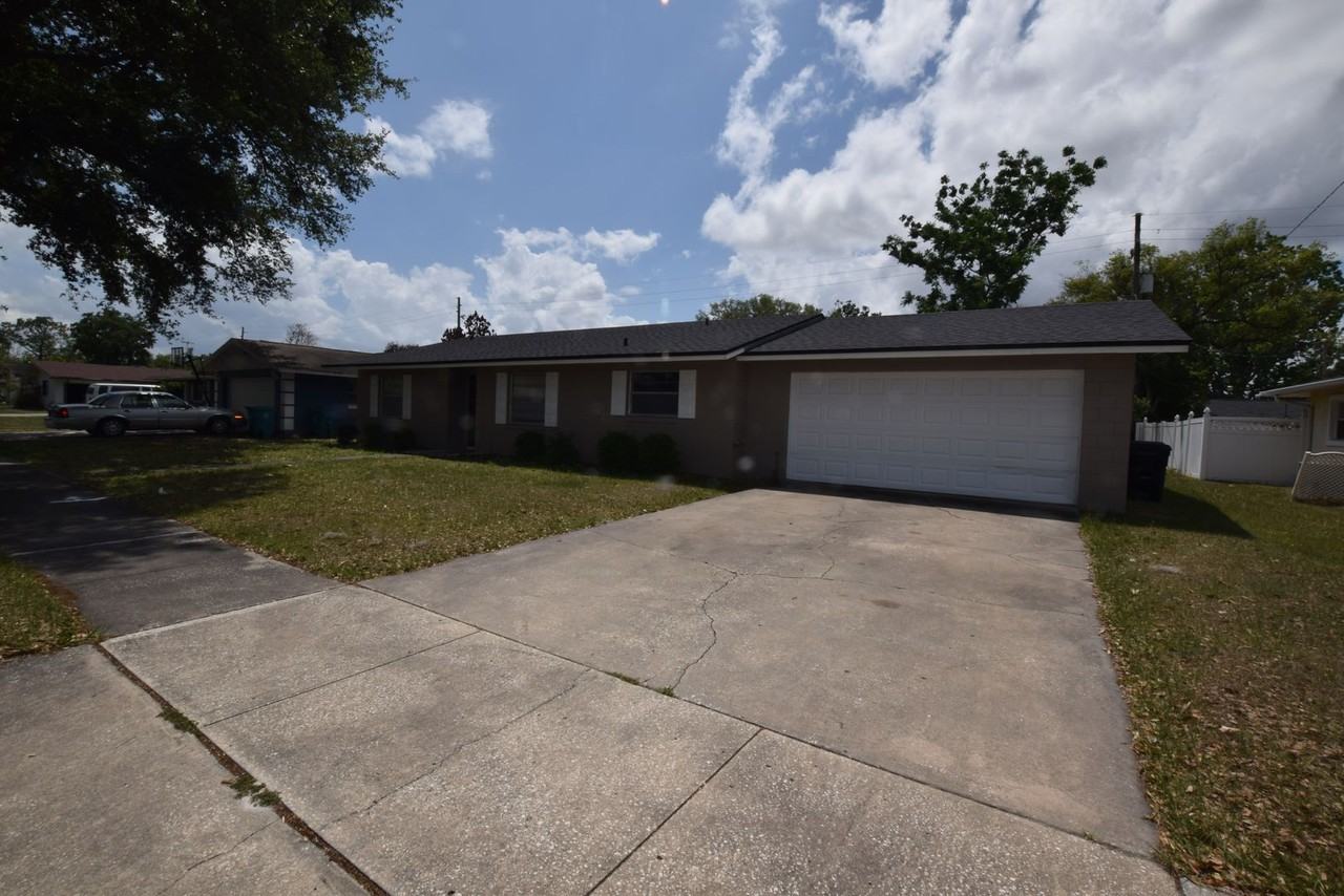 2762 Clear Cove Ln - Photo 3 of 39