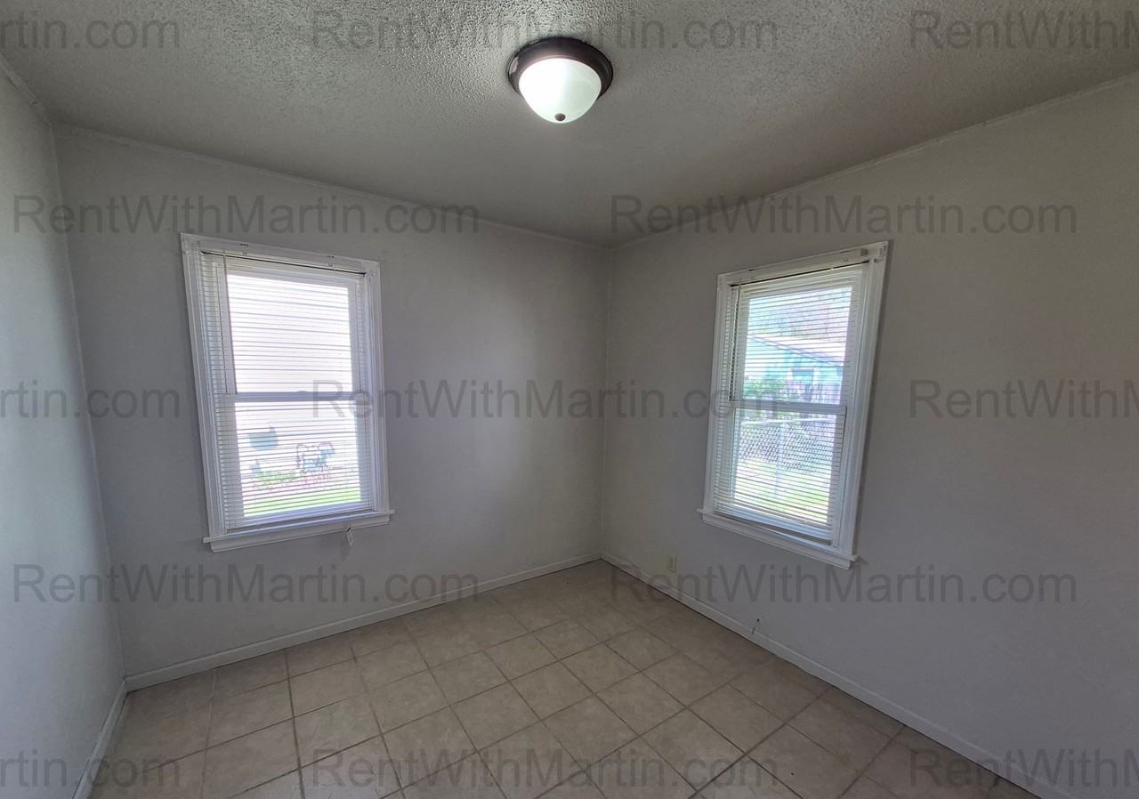 1132 Ackermant St - Photo 7 of 15