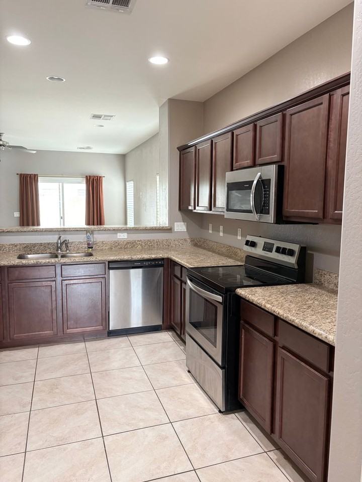 7242 N 77th Dr - Photo 3 of 19