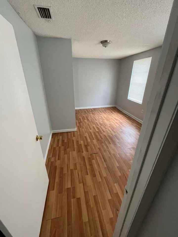 820 W 13th St - Photo 3 of 8