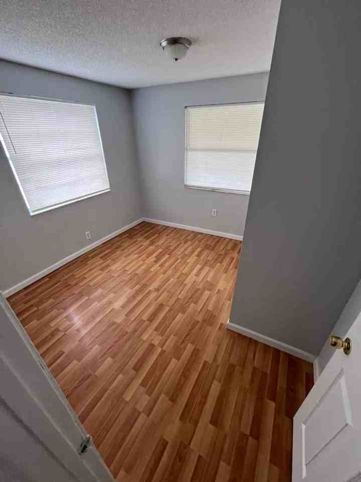 820 W 13th St - Photo 4 of 8