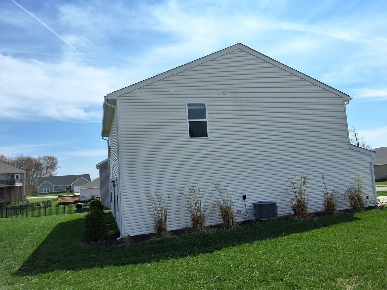 108 Curren Ct - Photo 4 of 32