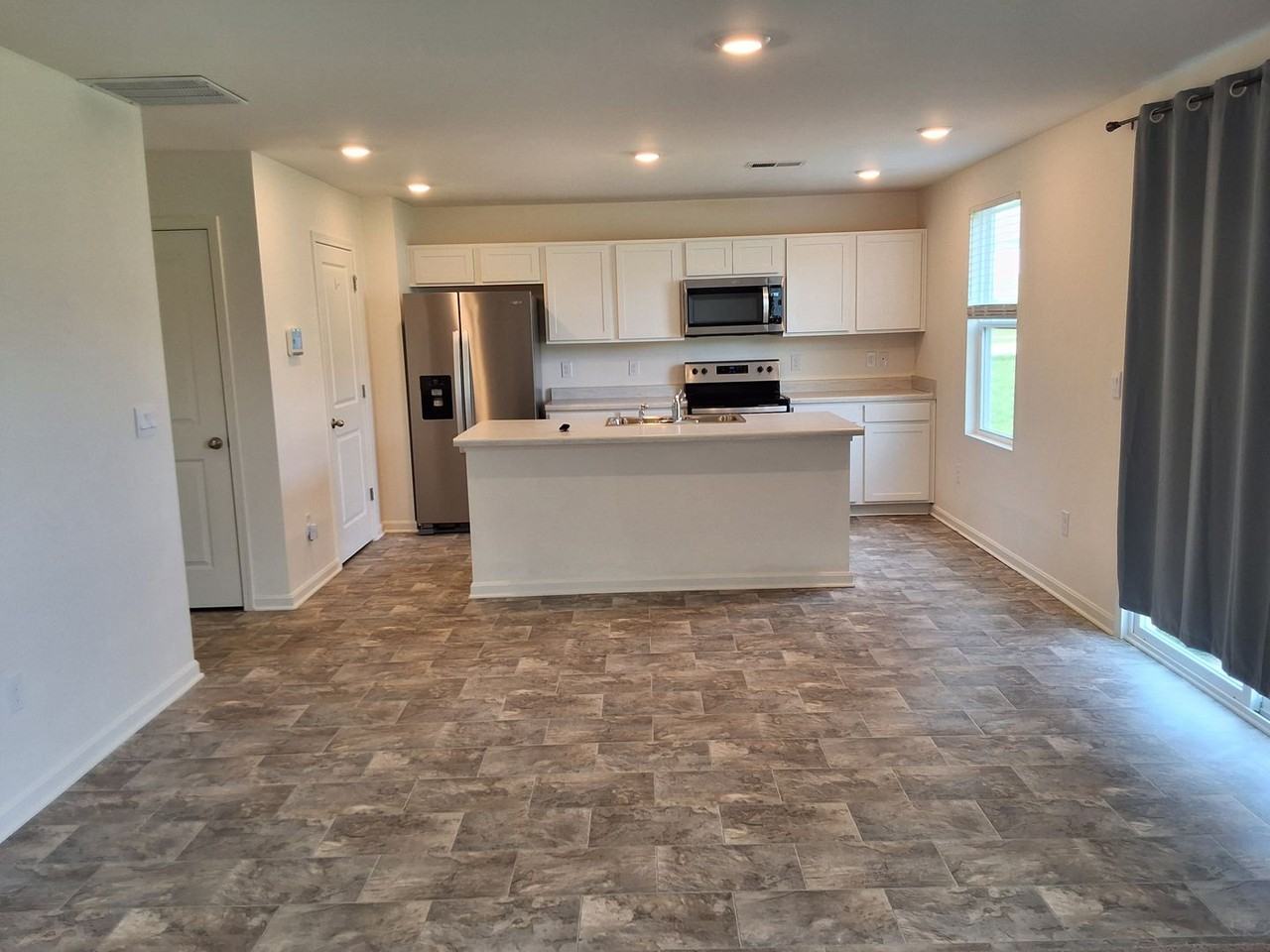 108 Curren Ct - Photo 5 of 32