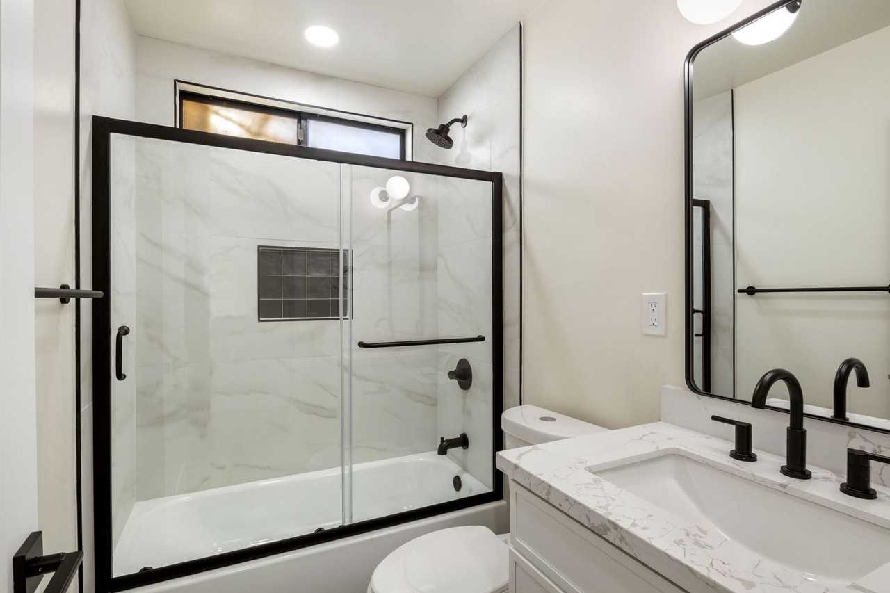 3129 Emerson St - Photo 3 of 5