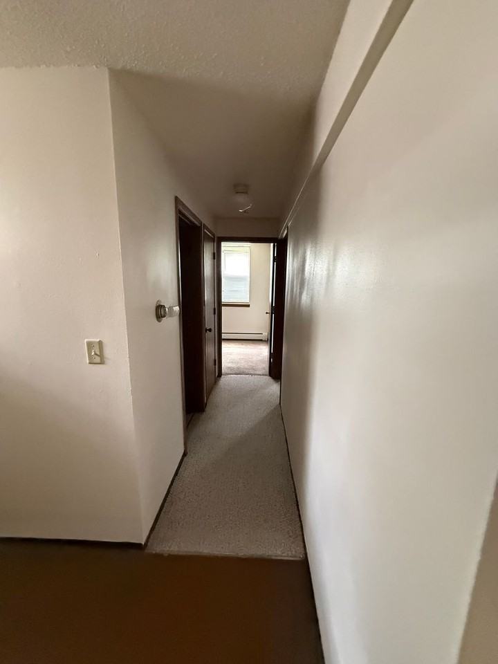 Mason City 5-Unit (407 5th) - Photo 4 of 10