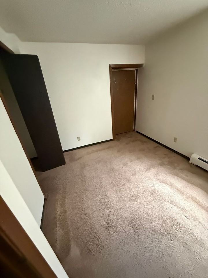 Mason City 5-Unit (407 5th) - Photo 5 of 10