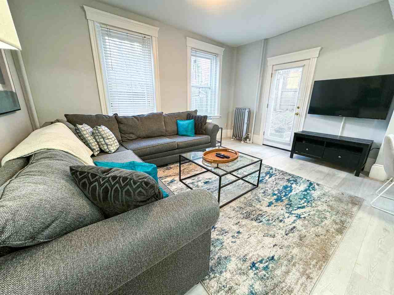 636 Washington St - Photo 4 of 19