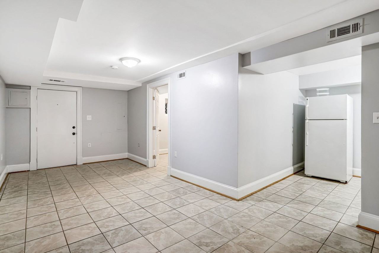 7135 Georgia Ave Nw - Photo 5 of 31