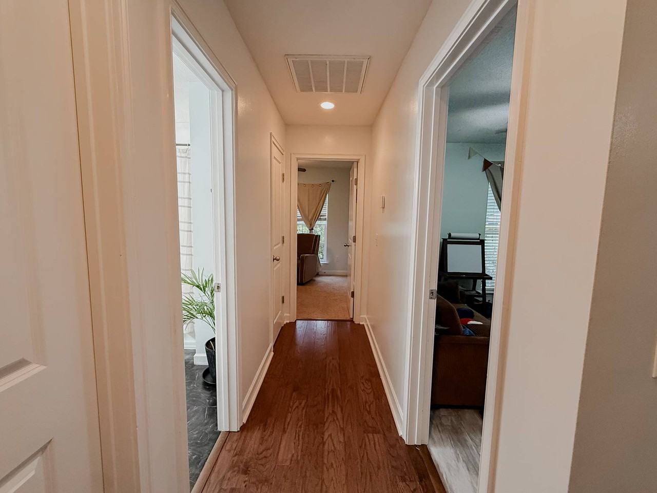151 Manchester Ct - Photo 2 of 9