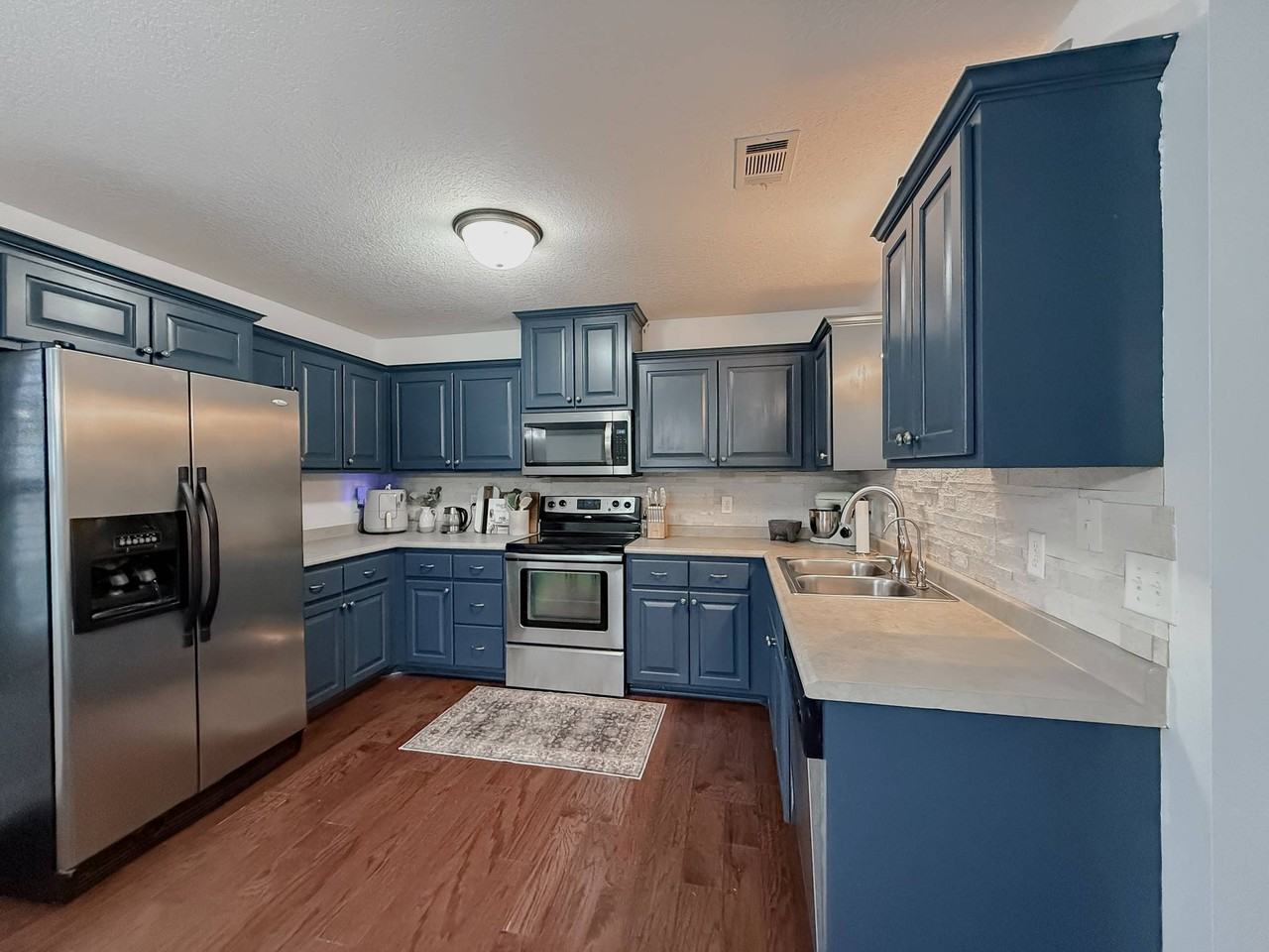 151 Manchester Ct - Photo 3 of 9