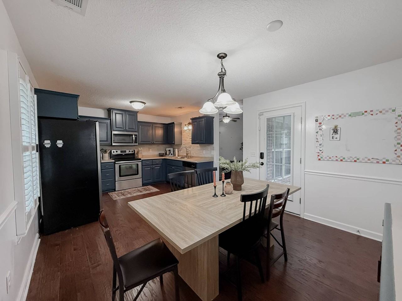 151 Manchester Ct - Photo 6 of 9
