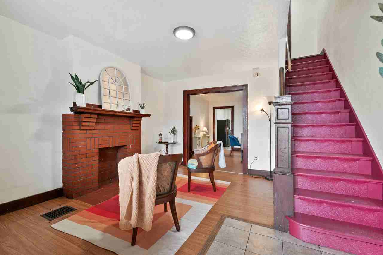 2241 1/2 Hawthorne Ave #1 - Photo 3 of 18