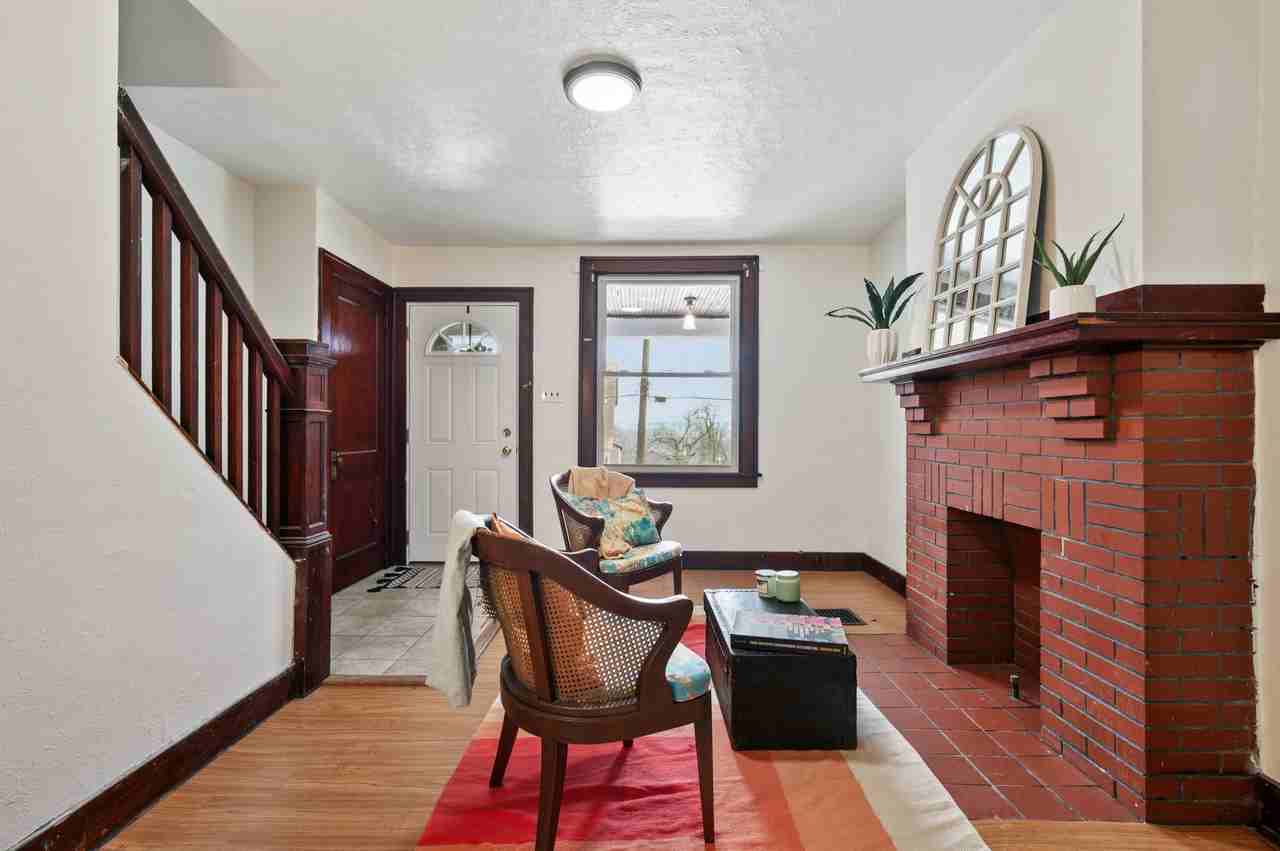 2241 1/2 Hawthorne Ave #1 - Photo 4 of 18