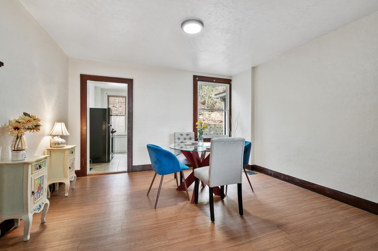 2241 1/2 Hawthorne Ave #1 - Photo 5 of 18