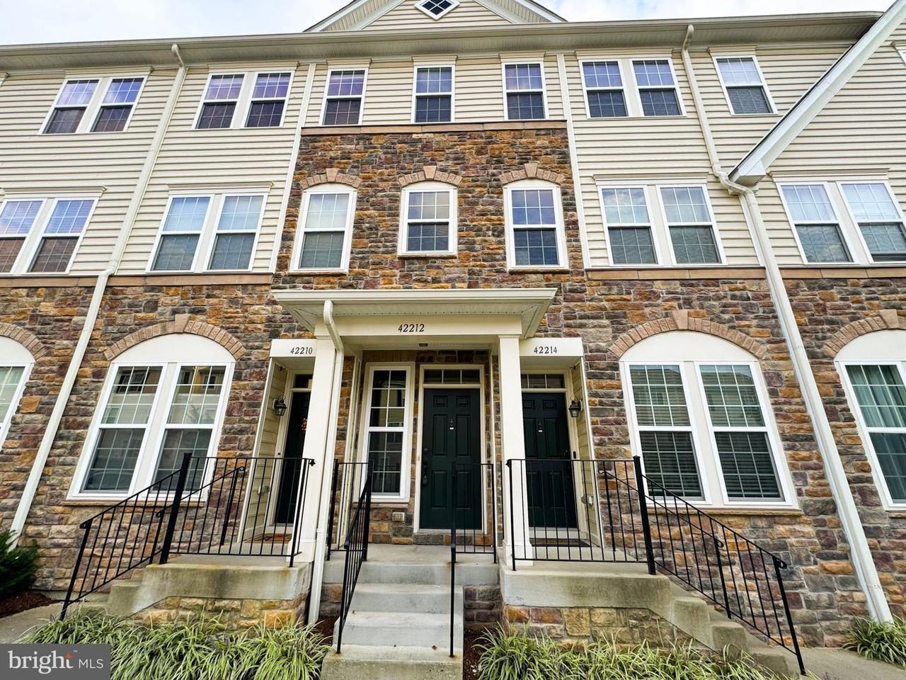 42212 Water Iris Ter #42212 - Photo 2 of 21