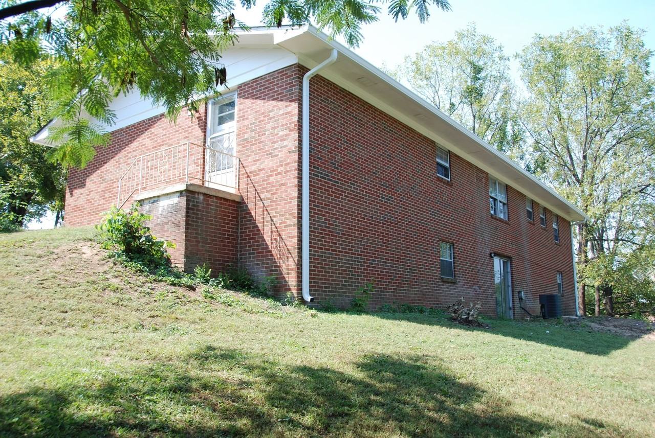 809 Dockery Ln Se - Photo 3 of 4