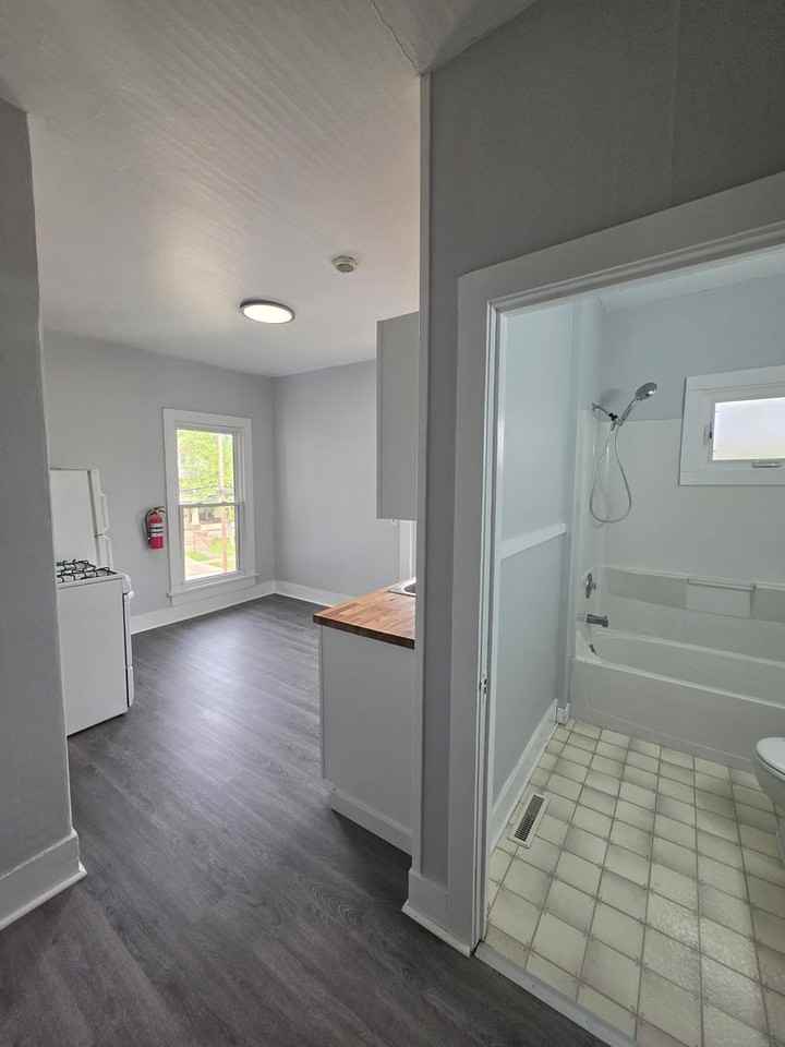 424 1/2 Stinaff St - Photo 5 of 10