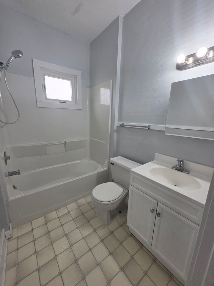 424 1/2 Stinaff St - Photo 7 of 10