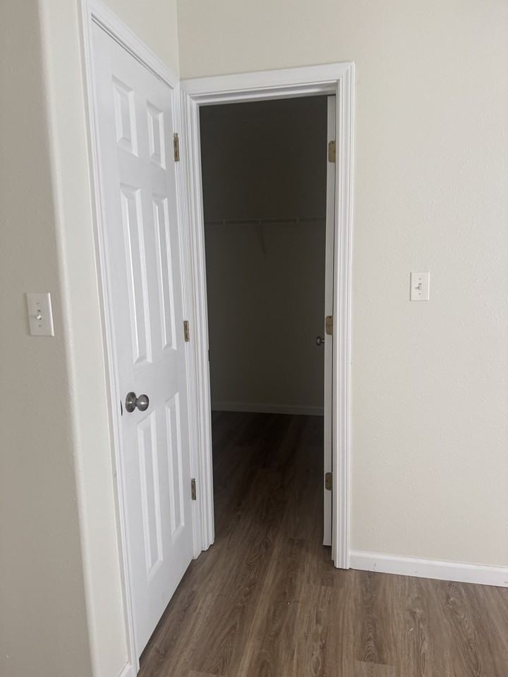 402 N Pine St #1 - Photo 5 of 6